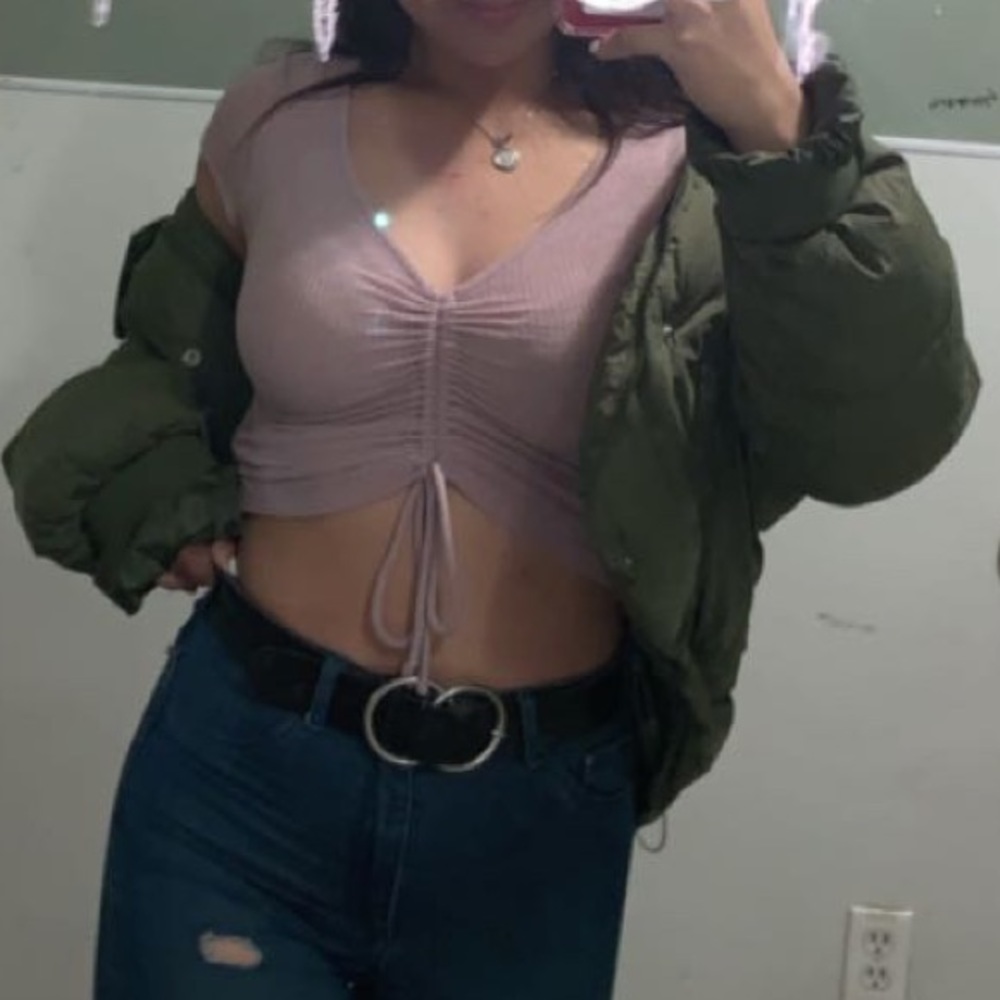 Cute light pink scrunch top